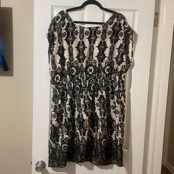 Dots Dresses & Skirts - NWT - Dots Short Sleeve Off White W/Black Print